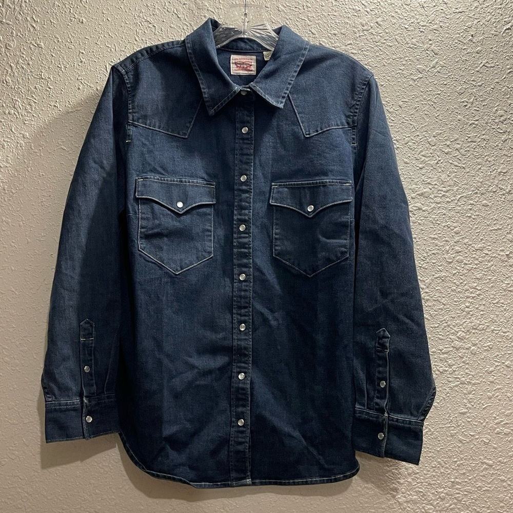 Levi Strauss‎ Button down Pearl Shirt. NWT!!
